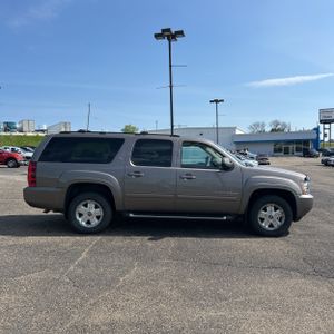 CHEVROLET SUBURBAN LT - 10