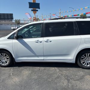 TOYOTA SIENNA - 4