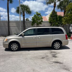 CHRYSLER TOWN AND COUNTRY TOURING - 3
