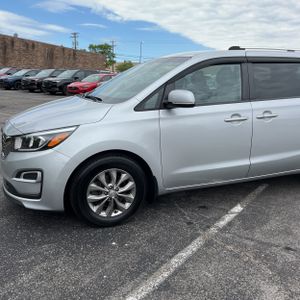 KIA SEDONA LX - 2