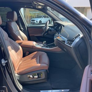 صورة 33 لـ 2020 BMW X5 M50I