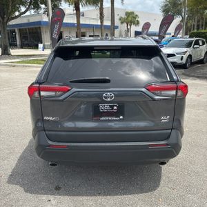 صورة 7 لـ 2024 Toyota RAV4 XLE