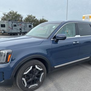 صورة 2 لـ 2024 KIA TELLURIDE S