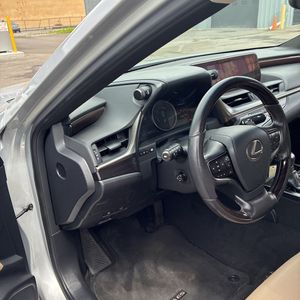 صورة مصغرة 35 لـ 2019 Lexus ES 300H BASE