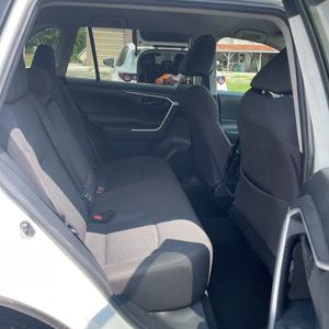 2021 Toyota RAV4 LE — миниатюра 33