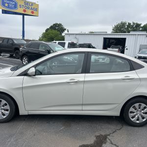 HYUNDAI ACCENT SE - 4