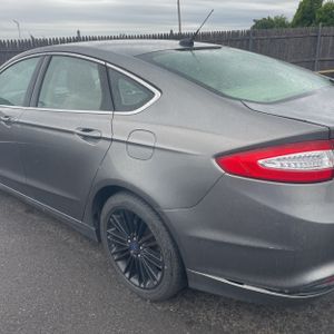 FORD FUSION SE - 6