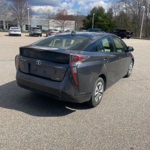 Toyota Prius Two Eco - 8