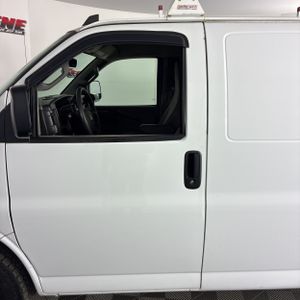 CHEVROLET EXPRESS 2500 - 3