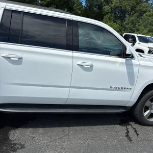 2020 Chevrolet SUBURBAN LT photo 9