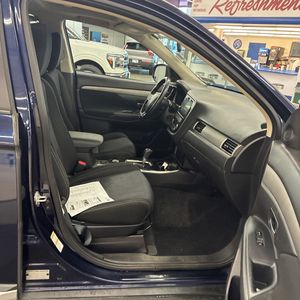 2018 Mitsubishi OUTLANDER SE — миниатюра 33
