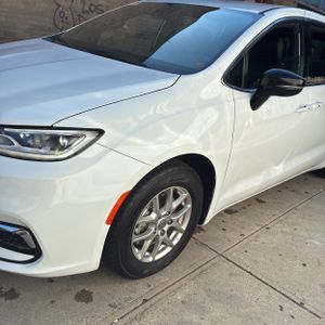 صورة 2 لـ 2025 Chrysler PACIFICA SELECT