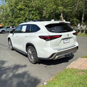 صورة 5 لـ 2024 Toyota HIGHLANDER PLATINUM