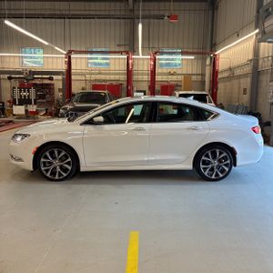 2016 Chrysler 200 C — фото 3
