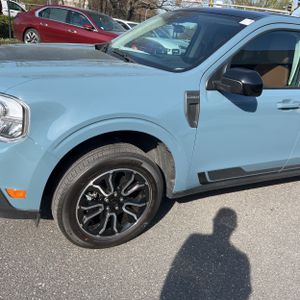 Ford Maverick Lariat - 2