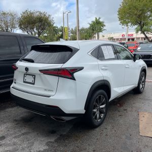 LEXUS NX 300 F SPORT - 8