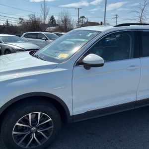 VOLKSWAGEN TIGUAN SE 4MOTION - 2