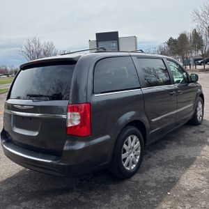 CHRYSLER TOWN AND COUNTRY TOURING - 8