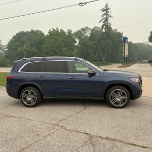 2025 Mercedes-BENZ GLS photo 10