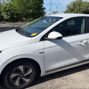 HYUNDAI IONIQ HYBRID SEL - 2