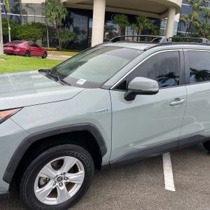 صورة 2 لـ 2021 Toyota RAV4 HYBRID XLE
