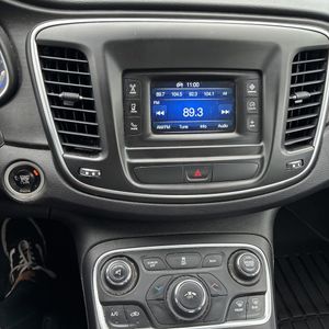 2015 Chrysler 200 LIMITED thumbnail 35