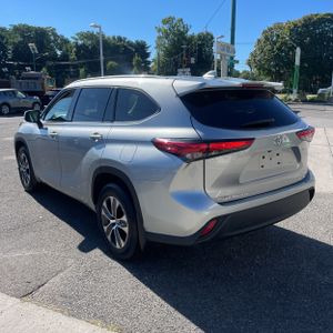 صورة 5 لـ 2022 Toyota HIGHLANDER XLE