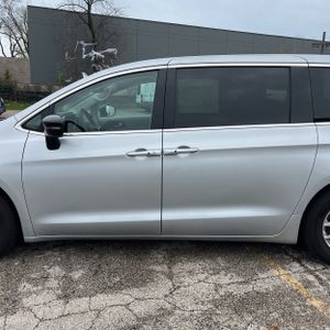 CHRYSLER PACIFICA TOURING L - 4