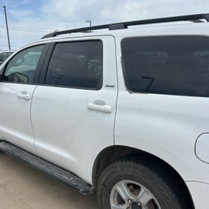 صورة 6 لـ 2013 Toyota SEQUOIA SR5