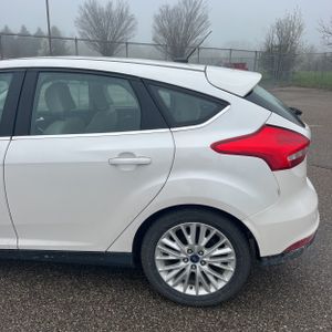 FORD FOCUS TITANIUM - 6