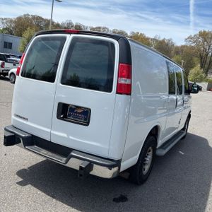 CHEVROLET EXPRESS 2500 - 8