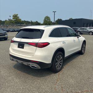 2025 Mercedes-BENZ GLC photo 8