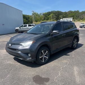 2017 Toyota RAV4 XLE — фото 1