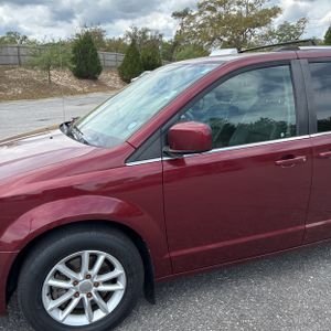 DODGE GRAND CARAVAN SXT - 2