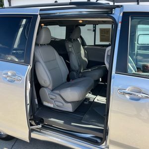 2020 Toyota SIENNA XLE 8-PASSENGER 照片 35