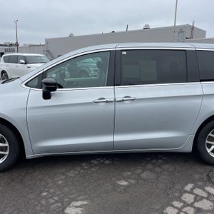 CHRYSLER PACIFICA TOURING L - 4