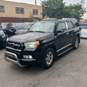 2010 Toyota 4RUNNER SR5 photo 1