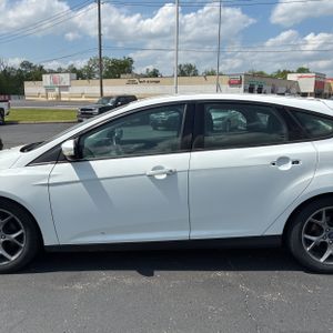 FORD FOCUS SE - 4