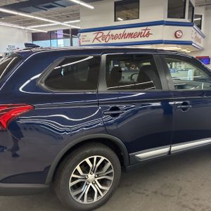 صورة 9 لـ 2018 Mitsubishi OUTLANDER SE