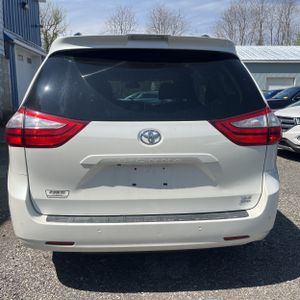 TOYOTA SIENNA - 7