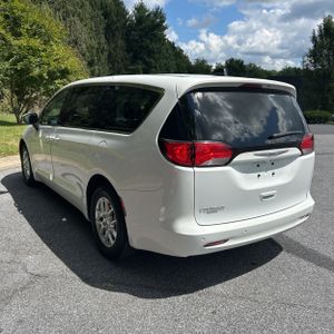 2022 Chrysler VOYAGER LX 照片 5