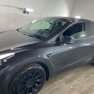 TESLA MODEL Y LONG RANGE - 2