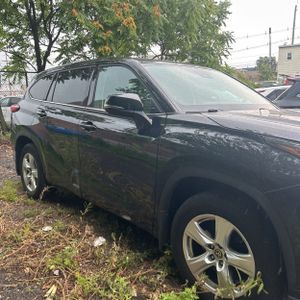 2022 Toyota HIGHLANDER LE 缩略图 13