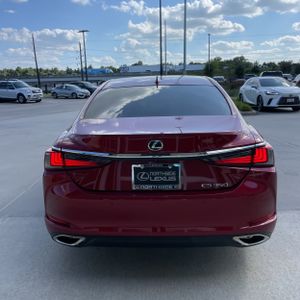 صورة 7 لـ 2022 Lexus ES 350 BASE
