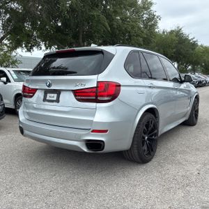 BMW X5 XDRIVE50I - 8