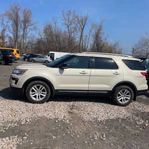FORD EXPLORER XLT - 3