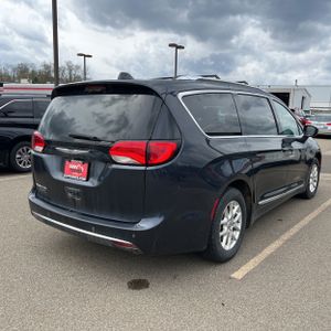 CHRYSLER PACIFICA TOURING L - 8