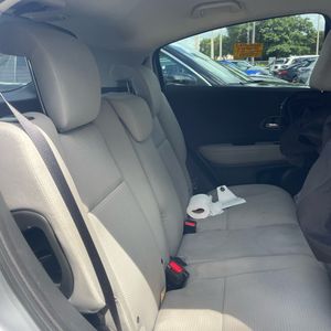 صورة 35 لـ 2022 Honda HR-V LX