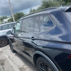 صورة 6 لـ 2022 Volkswagen TIGUAN SE R-LINE BLACK