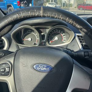 صورة مصغرة 37 لـ 2011 FORD FIESTA SE